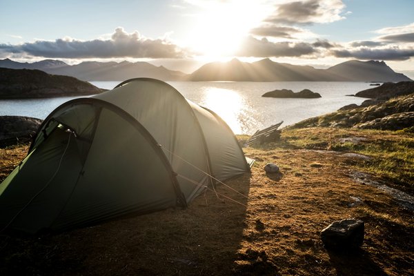 Comment organiser un camping pour une expédition de trekking dans les montagnes de l'Atlas?
